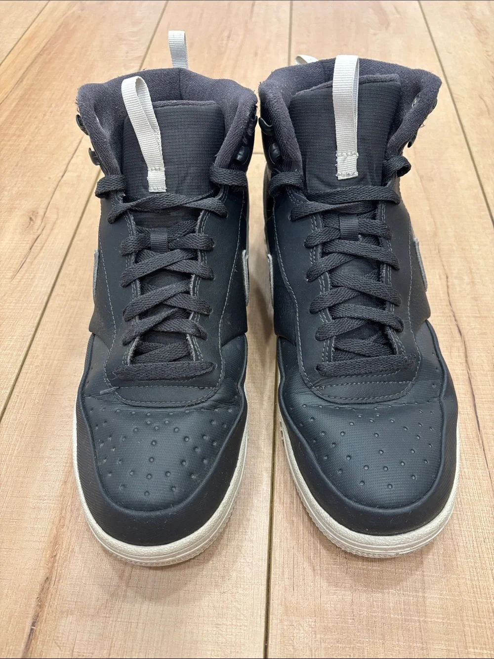 Nike Men’s Vision Court Mid Winter Sneakers